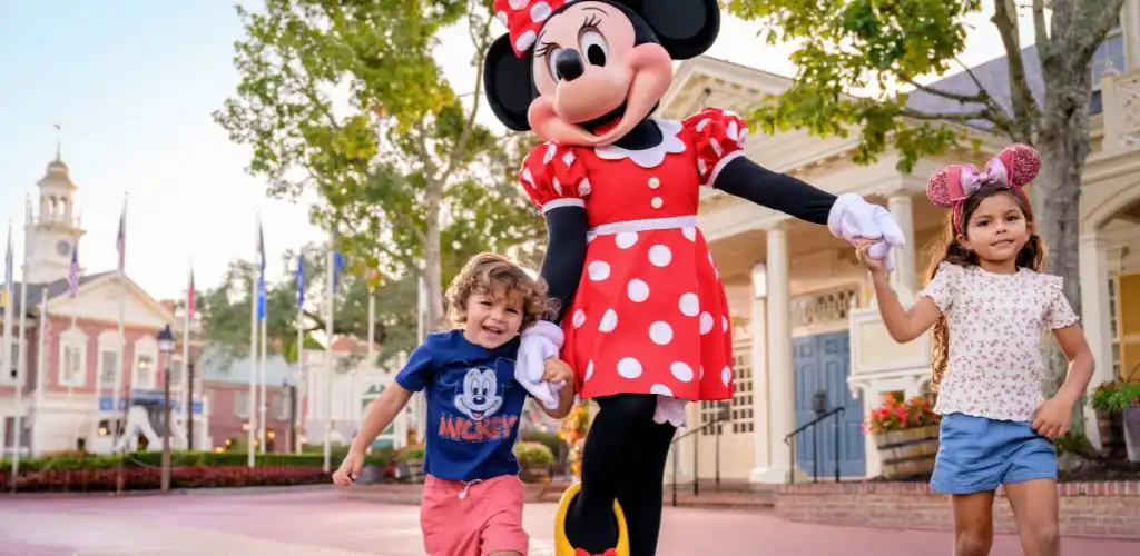 Kickstart your day in the most magical way with Minnie and friends at Disneyland® Park! 